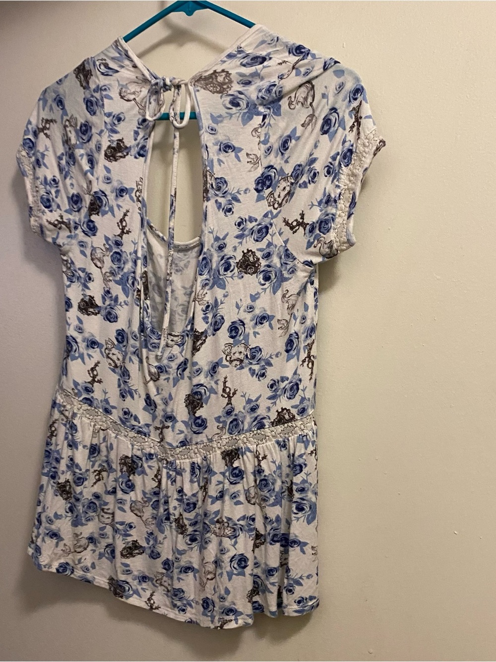 Disney Beauty And The Beast Womens Peplum Top Shirt L Mrs Potts Blue Floral - Picture 5 of 9
